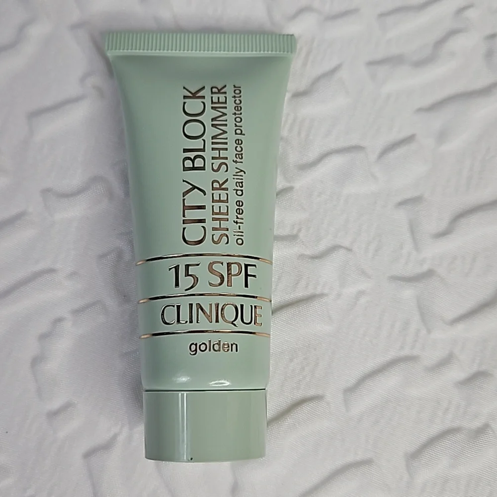 CLINQUE CITY BLOCK SHEER SHIMMER IN GOLDEN SPF15